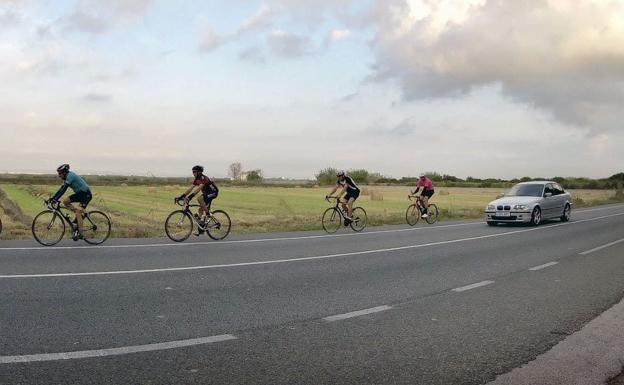 Un ciclista de 82 años muere tras chocar con un vehículo en Alicante