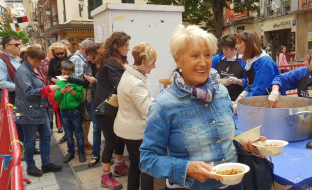 Los logroñeses degustan el toro (que no es toro)