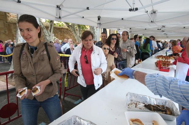 Pan, pez y vino, como siempre