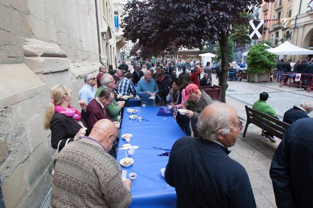 El guiso de toro y el traslado de las imágenes, últimos actos de las fiestas