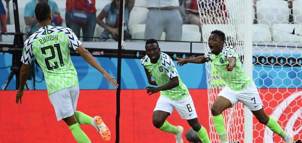 Nigeria sorprende a Islandia y revive a Argentina