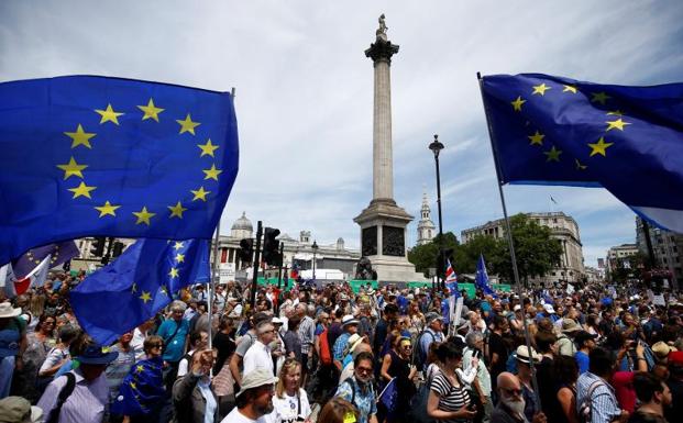 Piden otro referéndum a dos años del que votó por el 'Brexit'