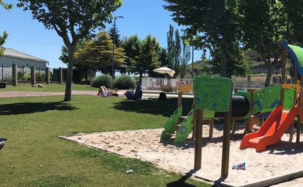 Las piscinas de El Cortijo tienen un vestuario adaptado a las personas con movilidad reducida