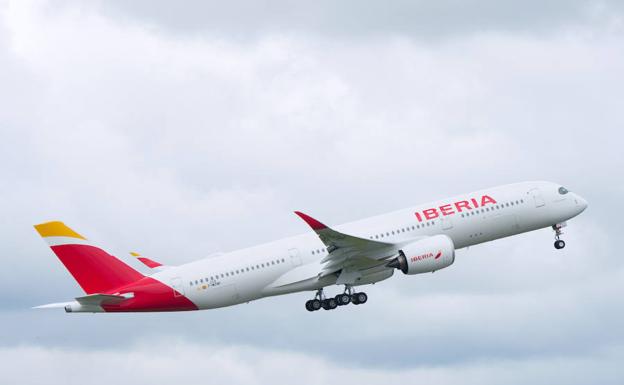 El primer Airbus A350 de Iberia aterriza en Madrid