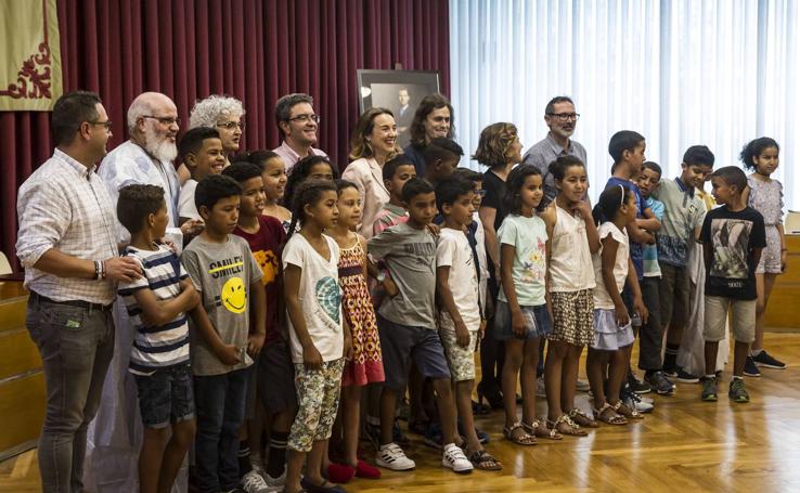 El Ayuntamiento de Logroño recibe a 40 menores saharauis del programa 'Vacaciones en paz'