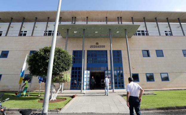 Los cinco detenidos por violar a una menor en Gran Canaria se hacían llamar 'La nueva manada'