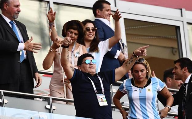 Maradona, desapercibido