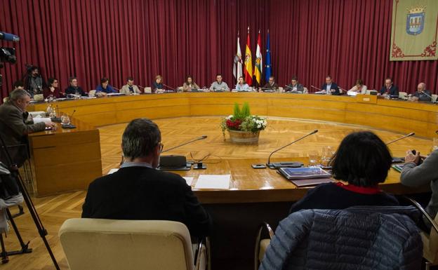 Los grupos de la oposición han criticado el sistema de gestión contratado