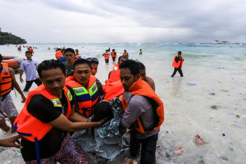 Los muertos por el naufragio de Indonesa ascienden a 31