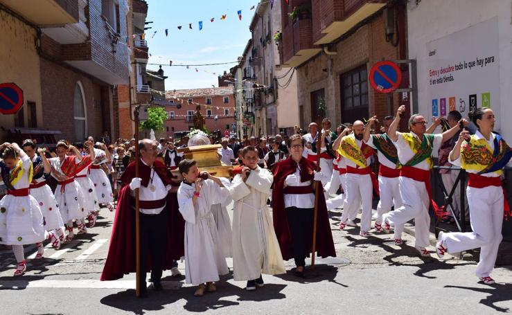 Domingo de precesión en las fiestas de Lardero