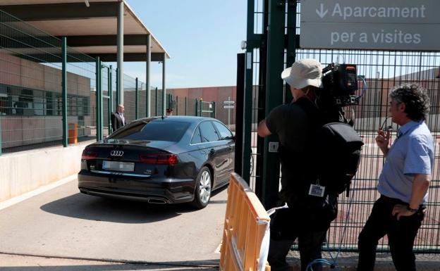 Sorprenden a un recluso con un móvil para grabar a presos independentistas en Lledoners