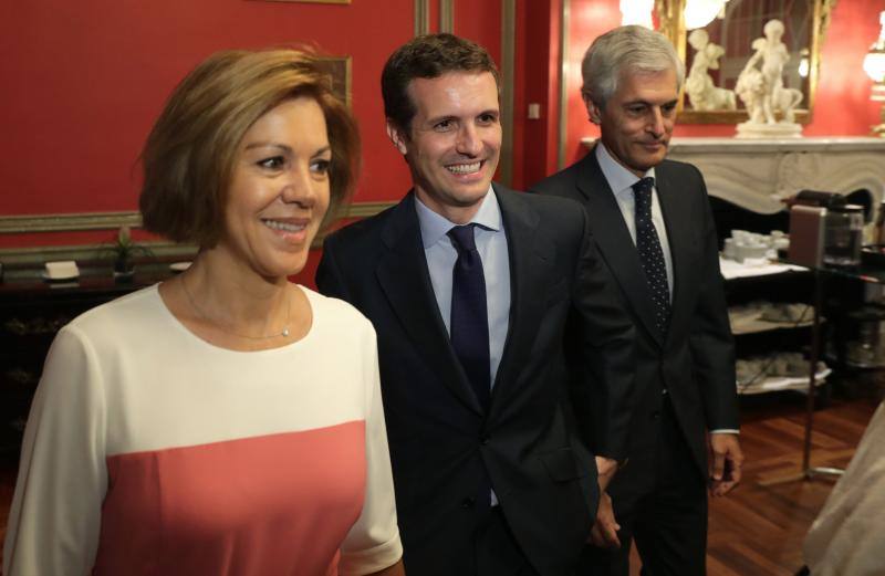 Casado subraya que Rajoy está teniendo una «posición impecable» en el proceso sucesión