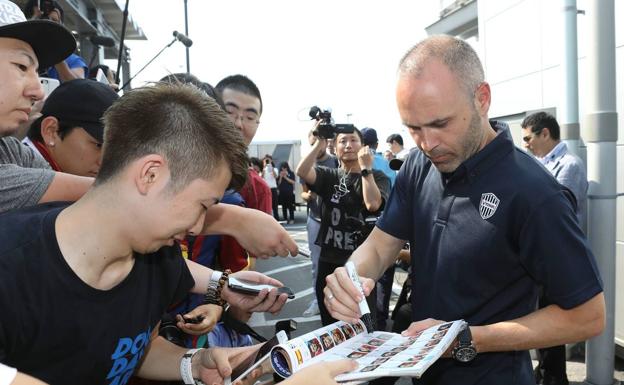 Iniesta llega a Japón para incorporarse al Vissel Kobe