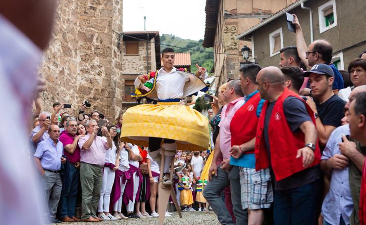 Primera bajada de los danzadores de Anguiano 2018