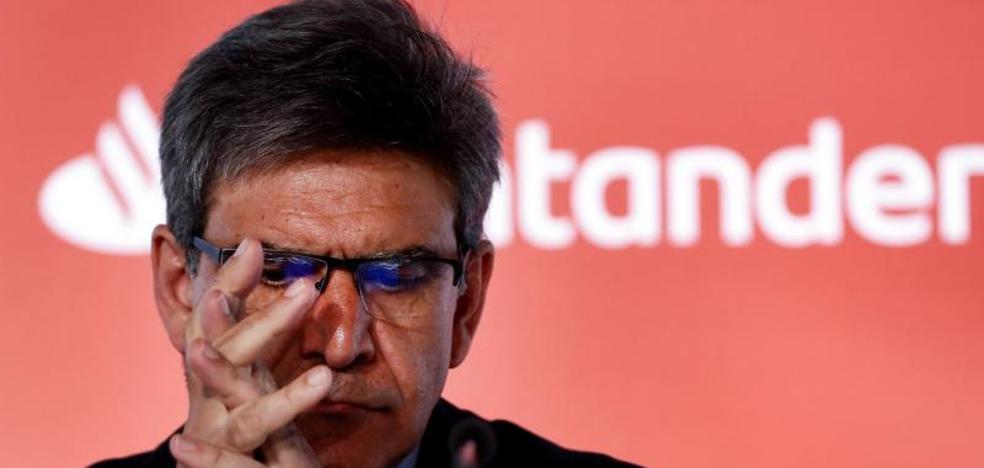 Santander amaga con llevarse sedes fuera de España por el impuesto a la banca