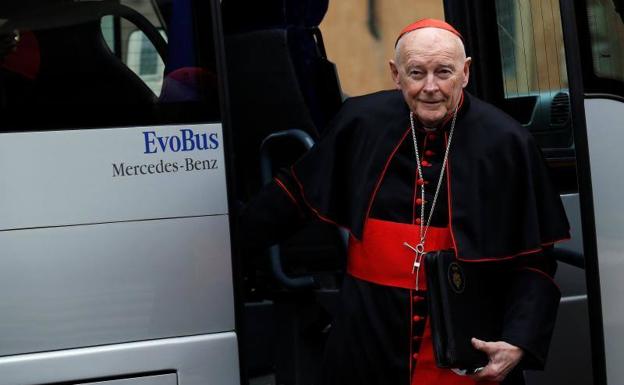 El papa acepta la renuncia del cardenal McCarrick, acusado de abusos sexuales