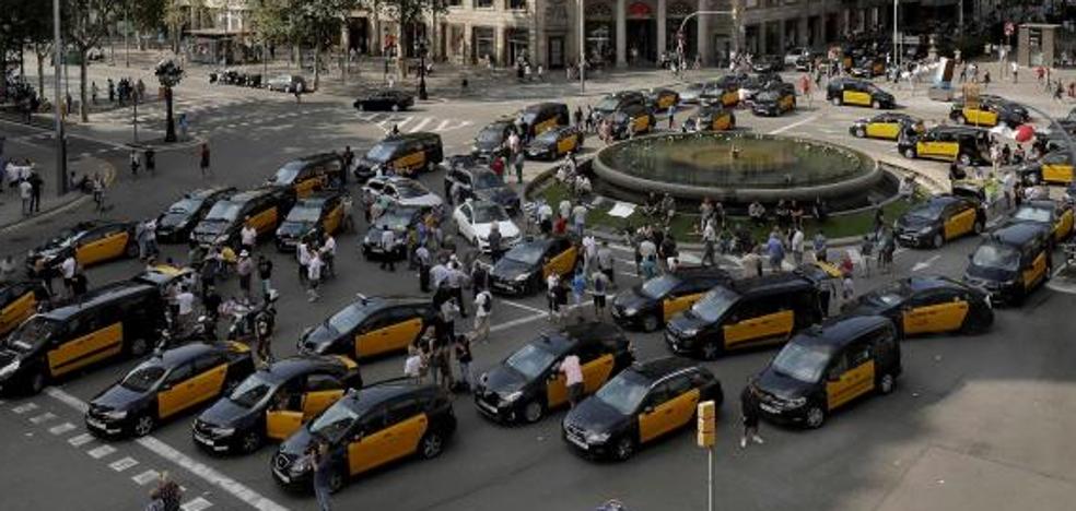 La huelga del taxi se contagia a media España y amenaza la operación salida