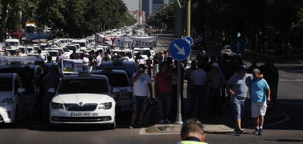 Los taxistas seguirán en huelga tras estimar «insuficientes» los avances desde el Gobierno