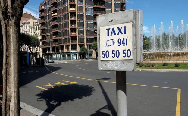 Los taxistas riojanos acuerdan mantener la huelga y preparan una marcha lenta