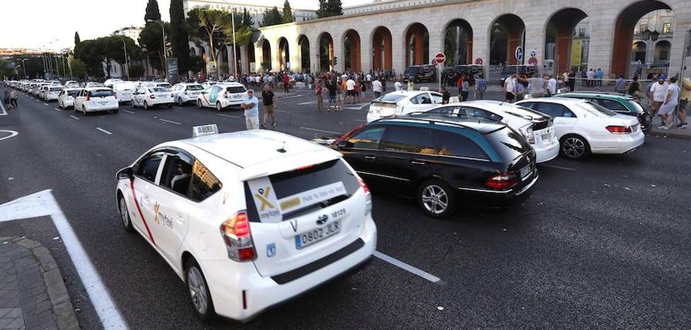 Uber y Cabify solicitan al Defensor del Pueblo que proteja sus derechos