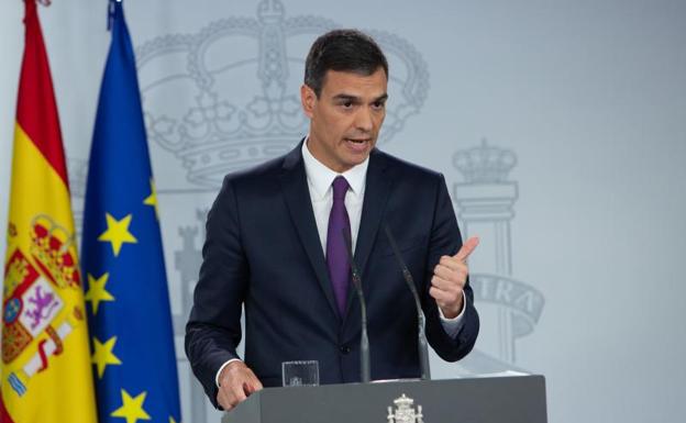 Pedro Sánchez recuerda a 'las trece rosas': «Seguís vivas en nuestra memoria»