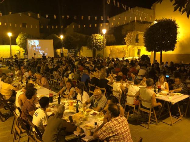 Futbito, cena popular y tobogán de agua