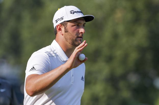 Jon Rahm se sitúa tercero en el PGA y amenaza al líder