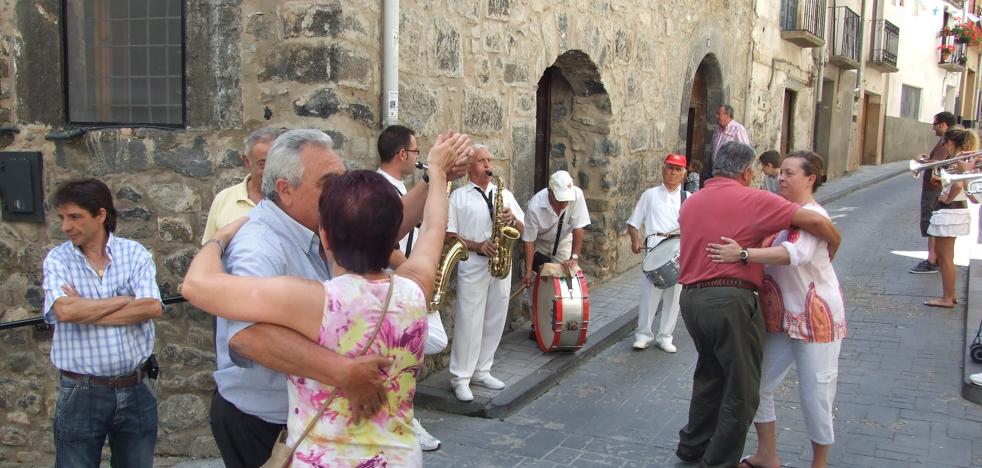 El cohete abre este mediodía las fiestas en honor a la Virgen de la Estrella en Enciso