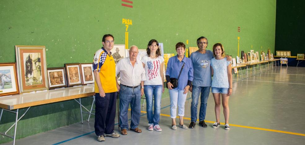 Castañares de Rioja llena su frontón con el arte vecinal