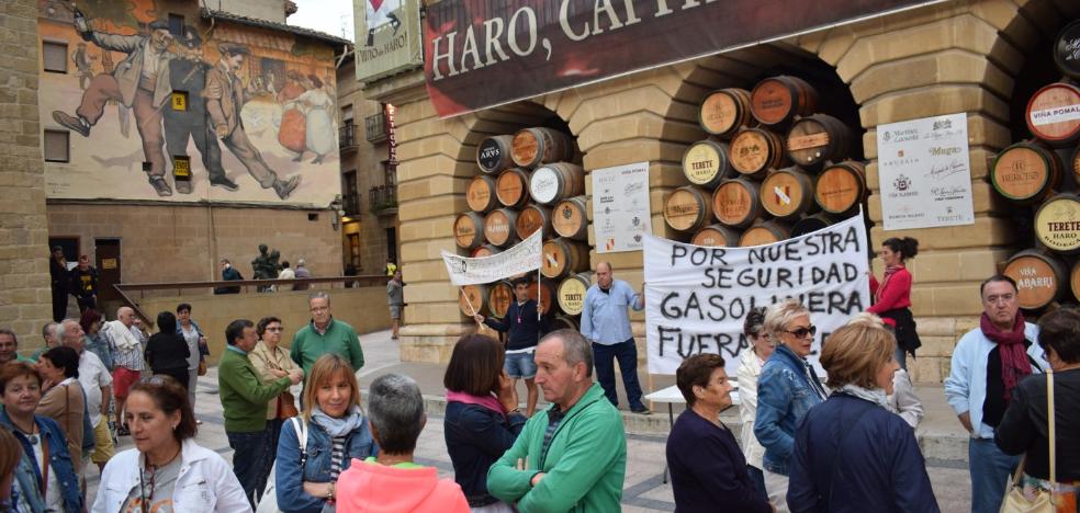 Continúa la presión vecinal para sacar la gasolinera del centro de Haro