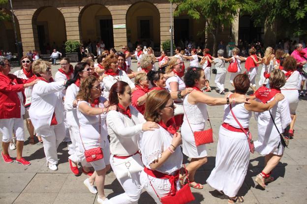 La alegría se baila en femenino