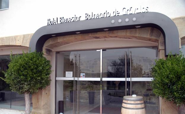 Atracan y secuestran de madrugada al recepcionista del balneario de Grávalos