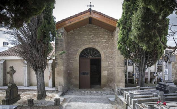 Profanan una tumba en el cementerio de Viana