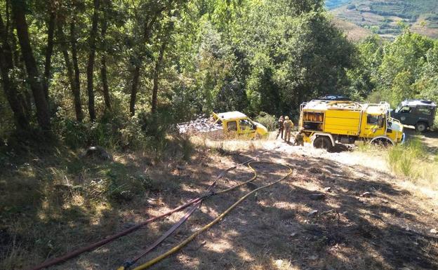 Los forestales riojanos sofocan un incendio en un monte de Ojacastro