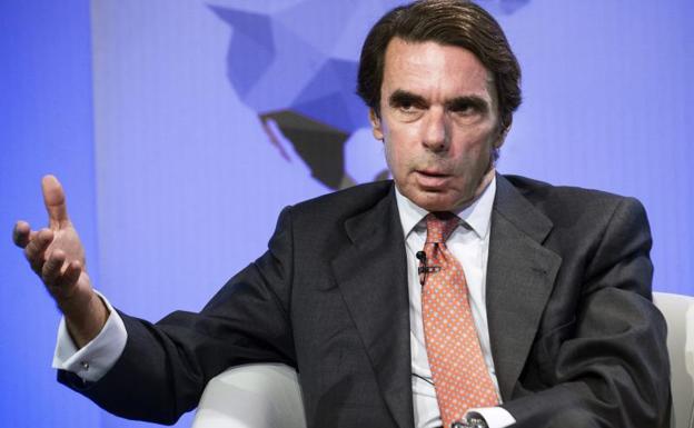 Aznar va al Congreso para hablar de las cuentas del PP