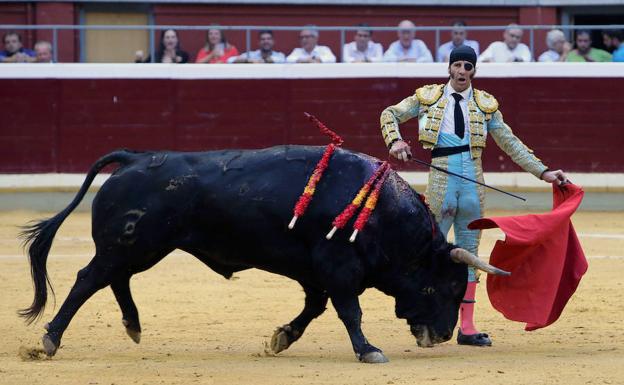 Padilla logra la única oreja y Marín cuaja la faena de la tarde en Logroño