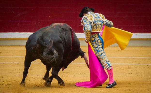 Diego Urdiales, galardonado con el Trofeo al Mejor Quite de San Mateo