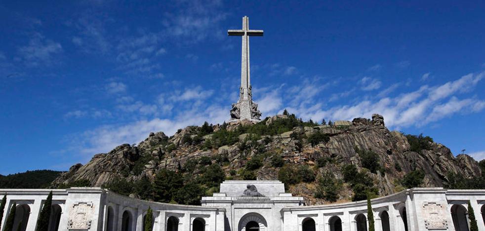 Podemos defiende demoler la cruz del Valle de los Caídos