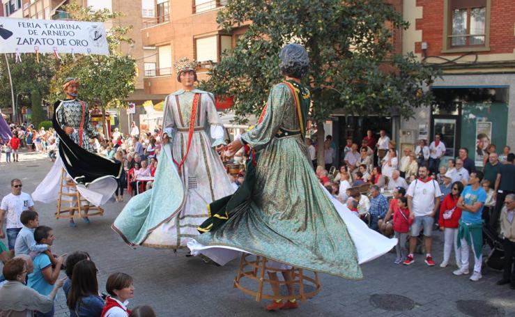 Arnedo sale a la calle por sus fiestas (domingo)