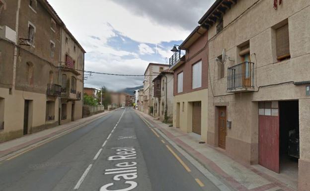 Los bomberos sofocan de madrugada un incendio en una casa de Baños