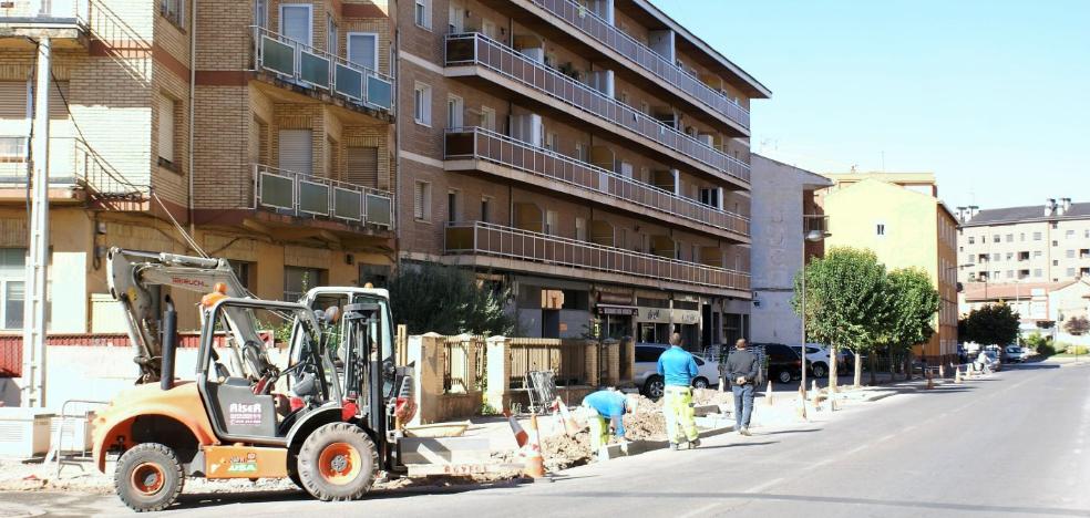 El Ayuntamiento de Nájera lleva a cabo las obras de la acera de la calle San Fernando