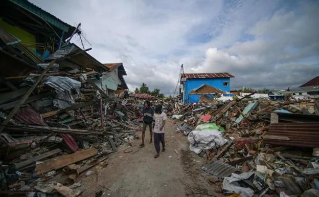Al menos 5.000 desaparecidos tras el terremoto en Indonesia