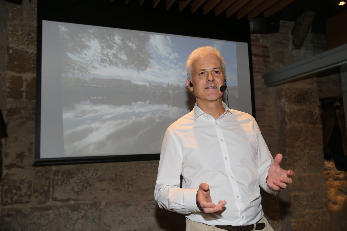 Pablo Hermoso de Mendoza presenta su candidatura a las primarias del PSOE