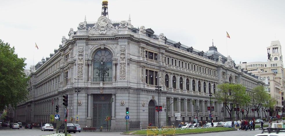 La banca acepta por primera vez más quejas de clientes de las que rechaza