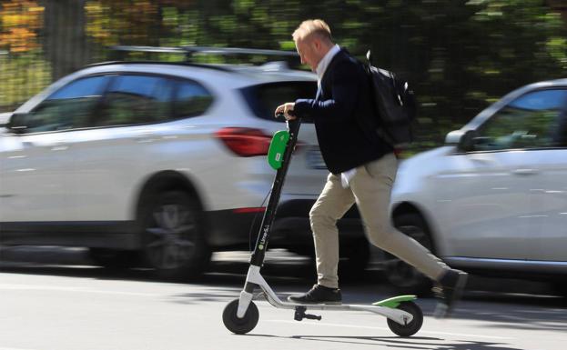 Los discapacitados riojanos piden más regulación de patinetes y bicis