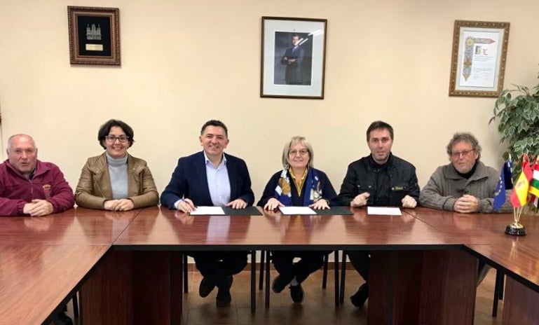 Clavijo arregla su frontón