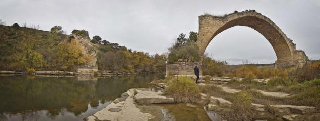 Mantible, un puente varado en el olvido