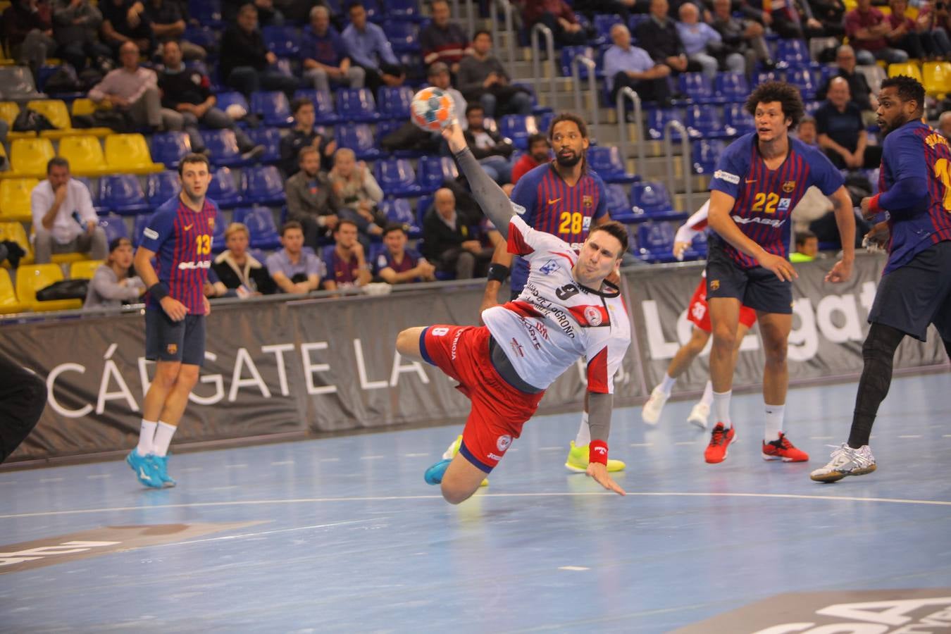 El Barcelona aplasta al Ciudad de Logroño