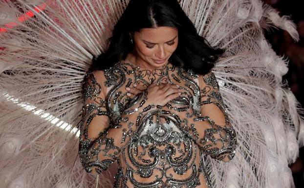 Adriana Lima cuelga las alas