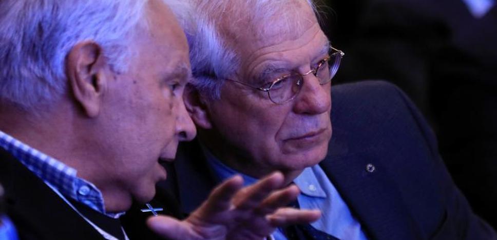 Borrell actuará si las embajadas catalanas vulneran la ley